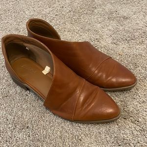 Universal Thread Pointed Toe Flats - 8